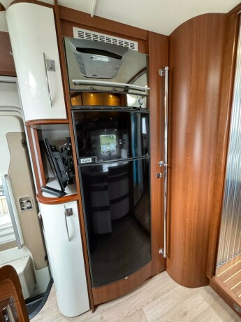 rapido-10000df-reg-6-person-scandinavian-edition-topputgave-ac-bil-amp-bodel-varme-gulv-12mnd-garanti-n-diesel-2018-big-27