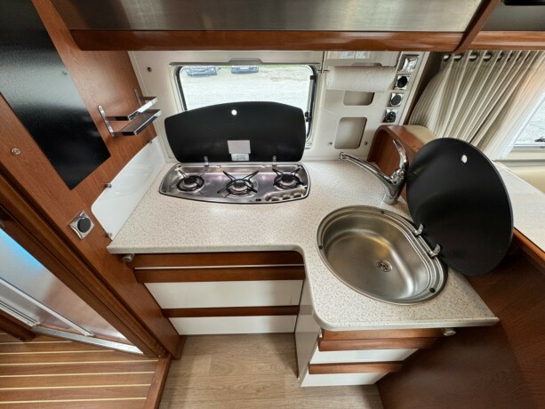 rapido-10000df-reg-6-person-scandinavian-edition-topputgave-ac-bil-amp-bodel-varme-gulv-12mnd-garanti-n-diesel-2018-big-26