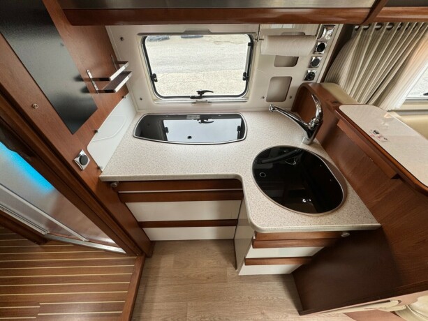 rapido-10000df-reg-6-person-scandinavian-edition-topputgave-ac-bil-amp-bodel-varme-gulv-12mnd-garanti-n-diesel-2018-big-25