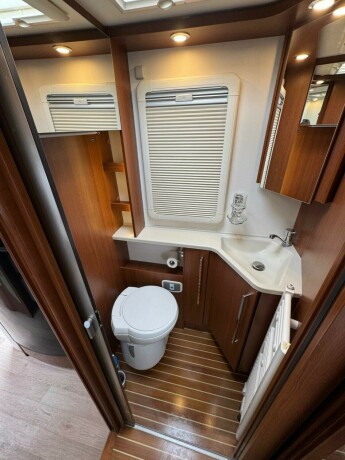 rapido-10000df-reg-6-person-scandinavian-edition-topputgave-ac-bil-amp-bodel-varme-gulv-12mnd-garanti-n-diesel-2018-big-30