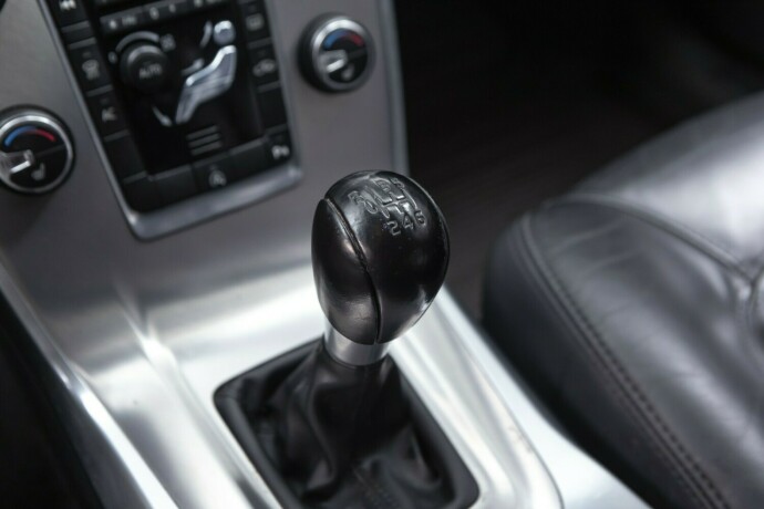 volvo-v70-diesel-2015-big-16