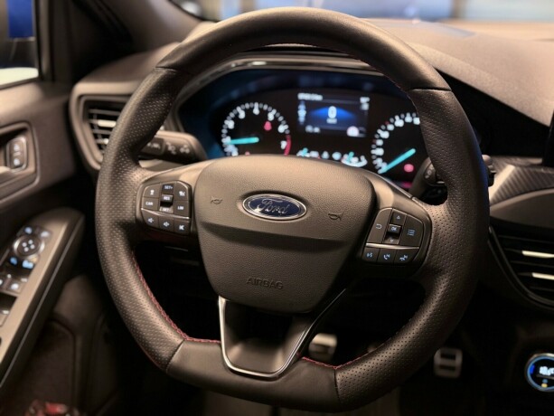 ford-focus-bensin-2019-big-20