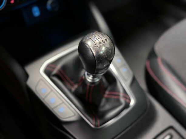 ford-focus-bensin-2019-big-21
