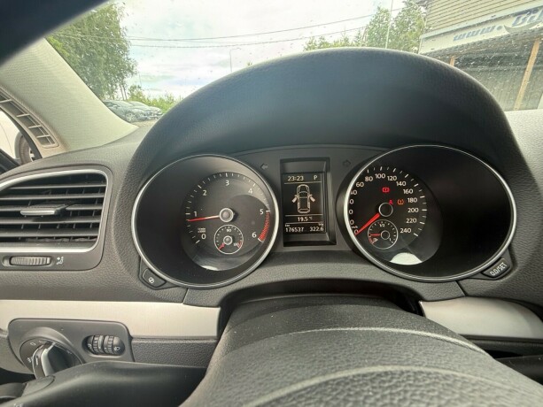 volkswagen-golf-diesel-2010-big-15