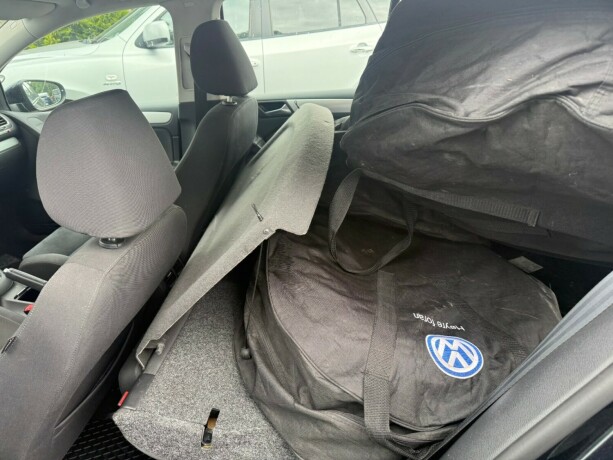 volkswagen-golf-diesel-2010-big-9