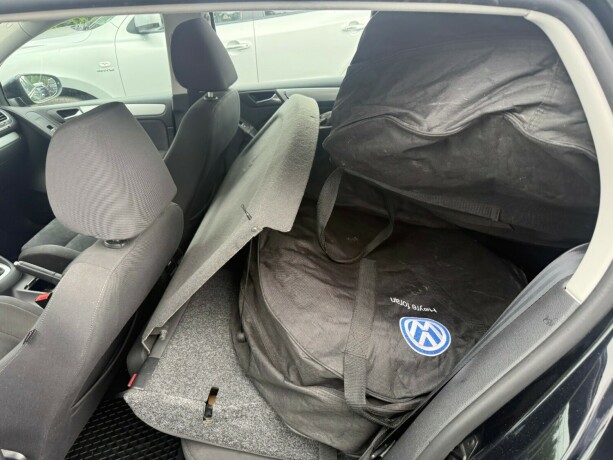 volkswagen-golf-diesel-2010-big-19