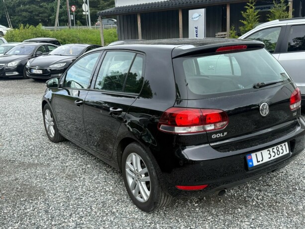 volkswagen-golf-diesel-2010-big-3