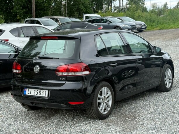 volkswagen-golf-diesel-2010-big-5