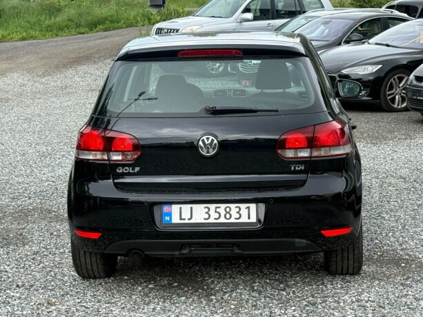 volkswagen-golf-diesel-2010-big-4