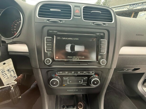 volkswagen-golf-diesel-2010-big-16