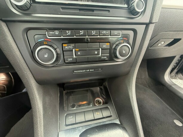 volkswagen-golf-diesel-2010-big-18
