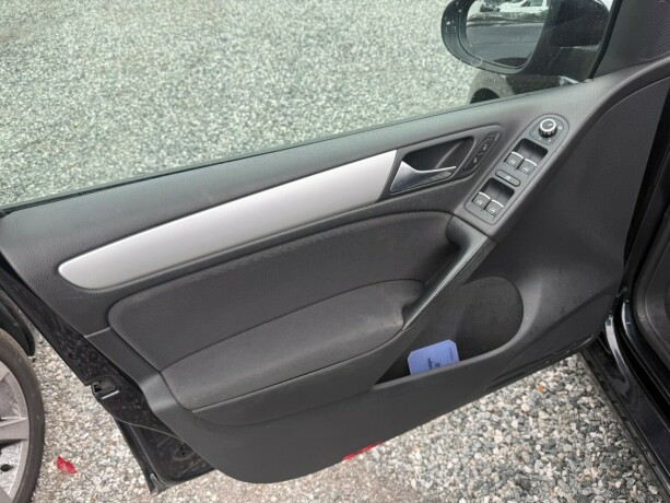 volkswagen-golf-diesel-2010-big-12