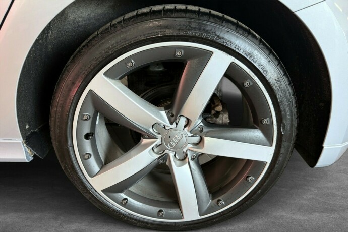 audi-a1-bensin-2014-big-28