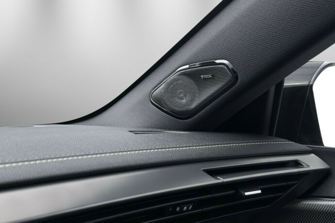 peugeot-308-elektrisitetbensin-2022-big-18