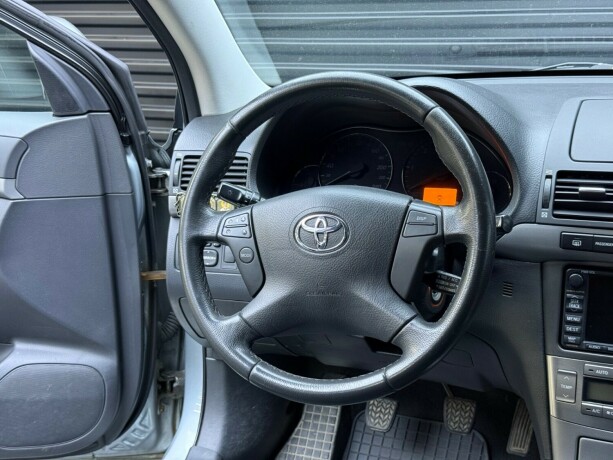 toyota-avensis-diesel-2008-big-10