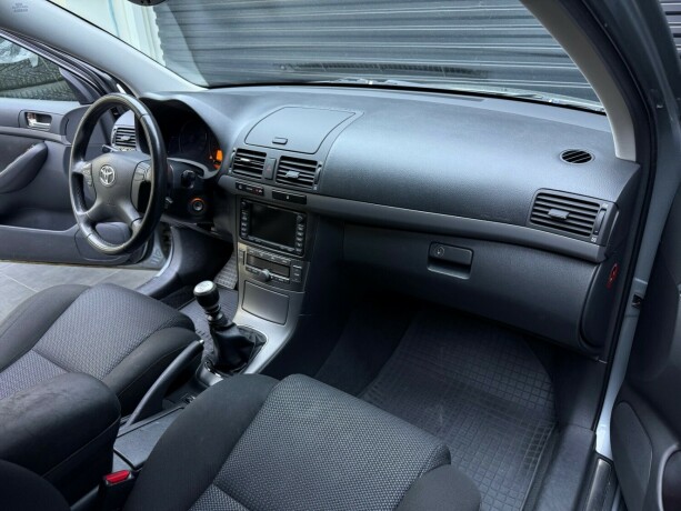 toyota-avensis-diesel-2008-big-9