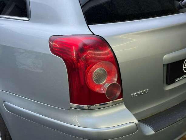 toyota-avensis-diesel-2008-big-5