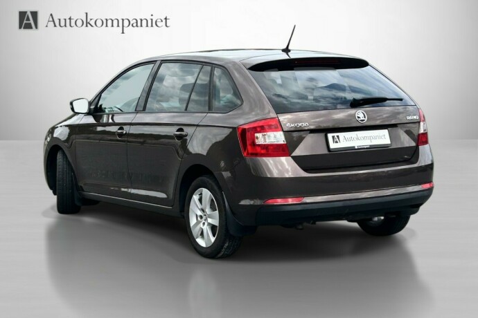 skoda-rapid-bensin-2015-big-1