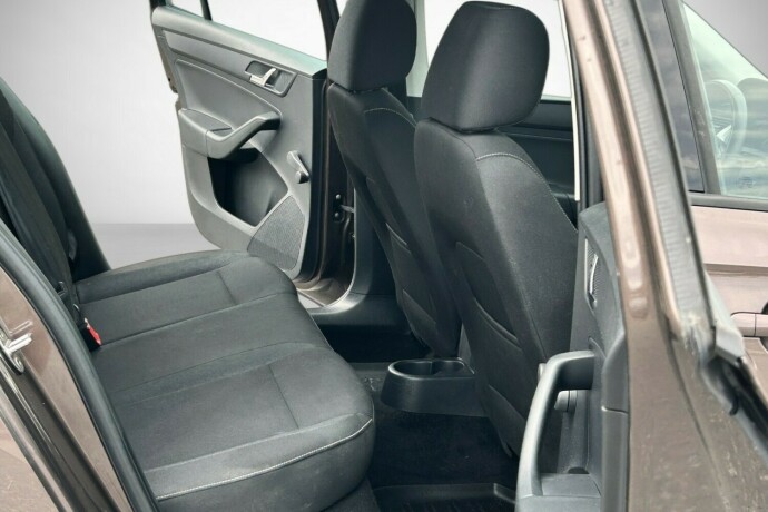 skoda-rapid-bensin-2015-big-11