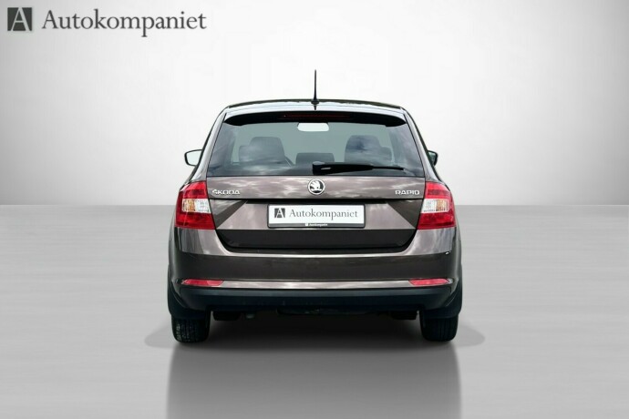 skoda-rapid-bensin-2015-big-5