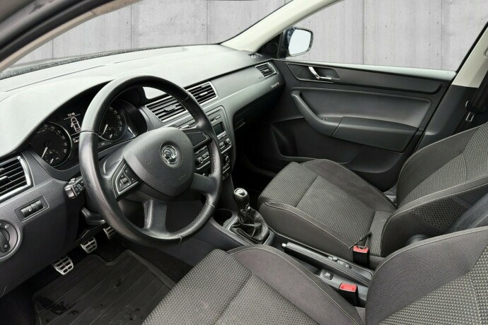 skoda-rapid-diesel-2013-big-8