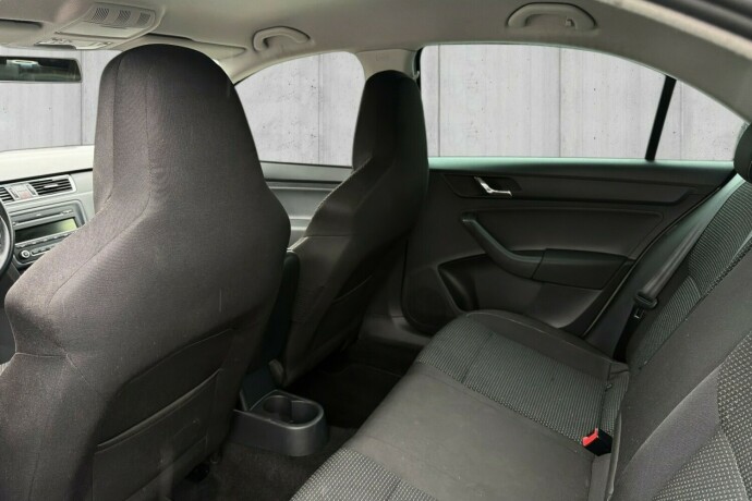 skoda-rapid-diesel-2013-big-15