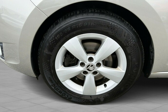 skoda-rapid-diesel-2013-big-17