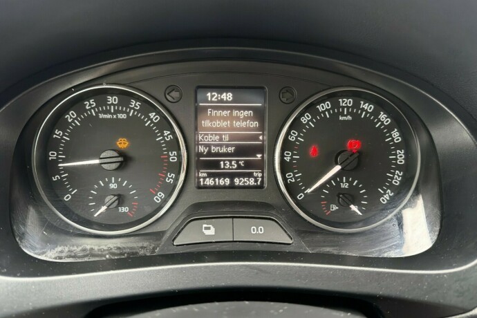 skoda-rapid-diesel-2013-big-11