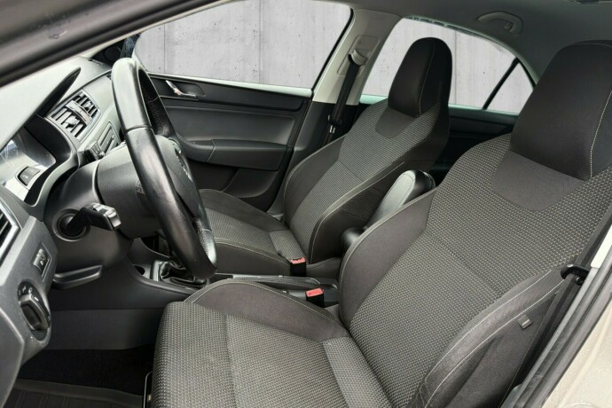 skoda-rapid-diesel-2013-big-7
