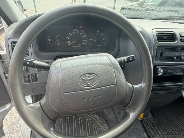 toyota-hiace-diesel-2004-big-11