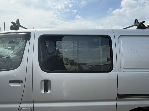toyota-hiace-diesel-2004-big-9