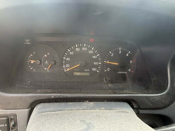 toyota-hiace-diesel-2004-big-12