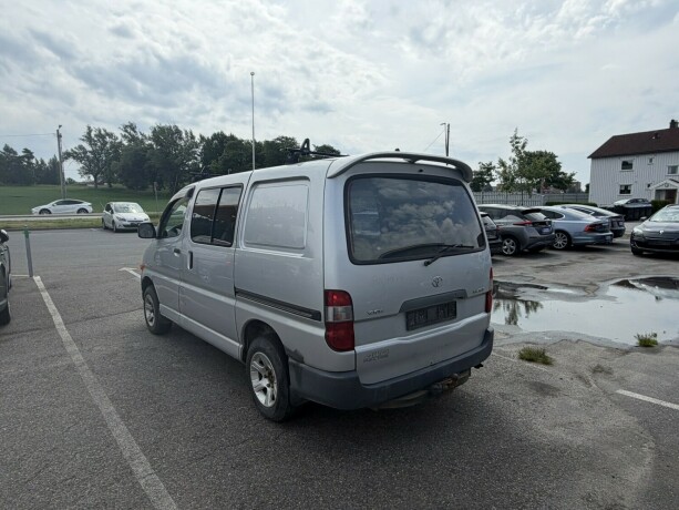 toyota-hiace-diesel-2004-big-3