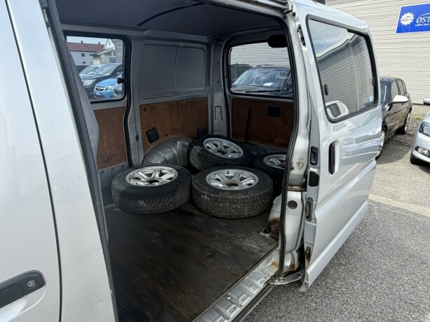 toyota-hiace-diesel-2004-big-8