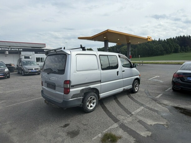 toyota-hiace-diesel-2004-big-5