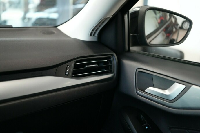 ford-focus-bensin-2020-big-15