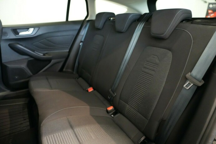 ford-focus-bensin-2020-big-17
