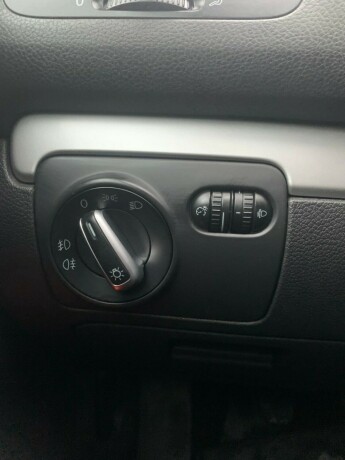 volkswagen-golf-bensin-2011-big-13