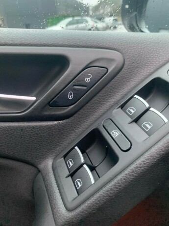 volkswagen-golf-bensin-2011-big-14