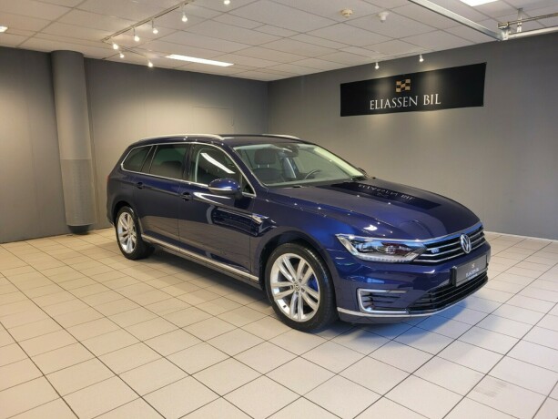 volkswagen-passat-plug-in-petrol-2019-big-0