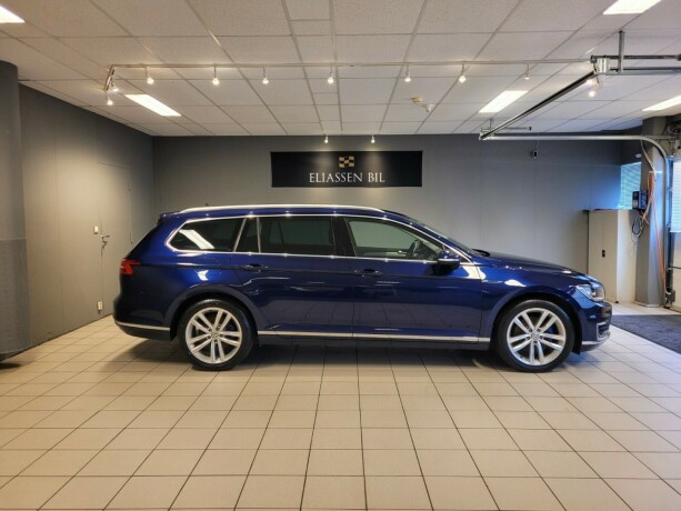 volkswagen-passat-plug-in-petrol-2019-big-3