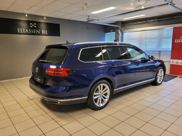 volkswagen-passat-plug-in-petrol-2019-big-4
