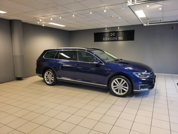 volkswagen-passat-plug-in-petrol-2019-big-2