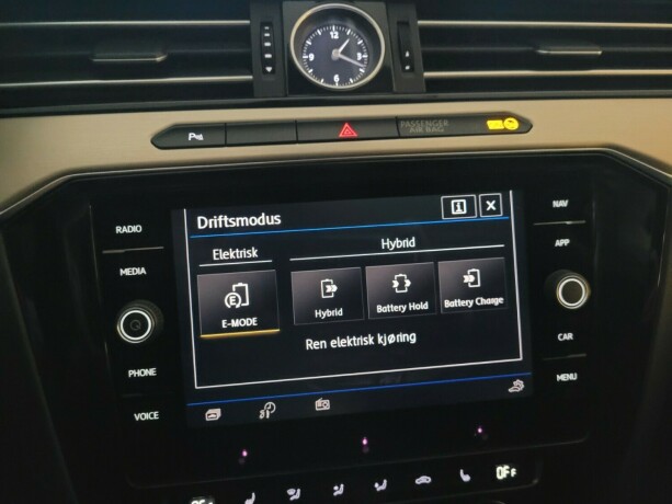 volkswagen-passat-plug-in-petrol-2019-big-30
