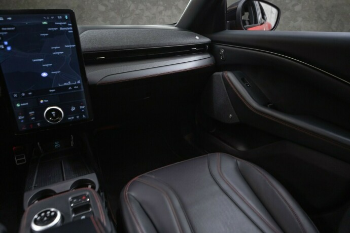 ford-mustang-mach-e-elektrisitet-2022-big-28