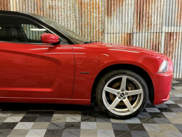 dodge-charger-bensin-2011-big-3
