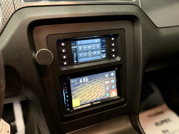 ford-mustang-bensin-2012-big-27