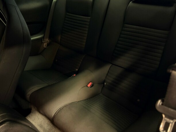 ford-mustang-bensin-2012-big-36