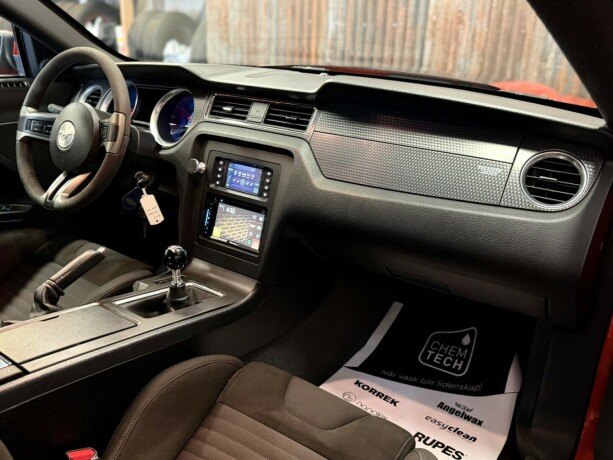 ford-mustang-bensin-2012-big-31