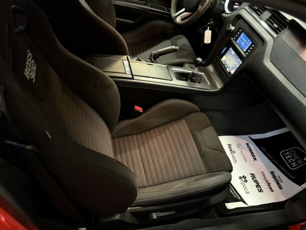 ford-mustang-bensin-2012-big-30